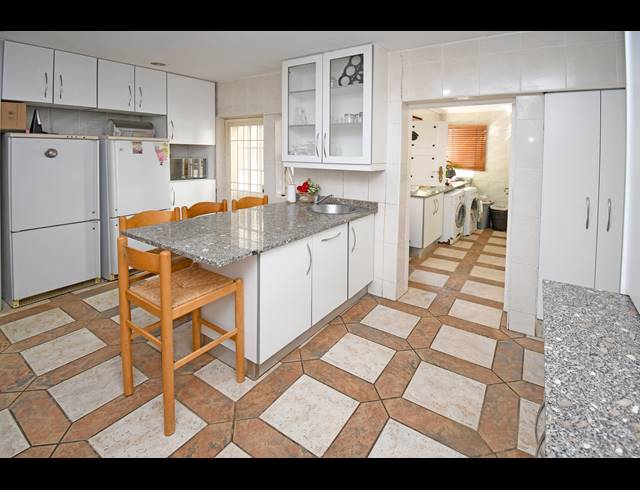5 BEDROOM HOUSE FOR SALE IN HURLINGHAM
